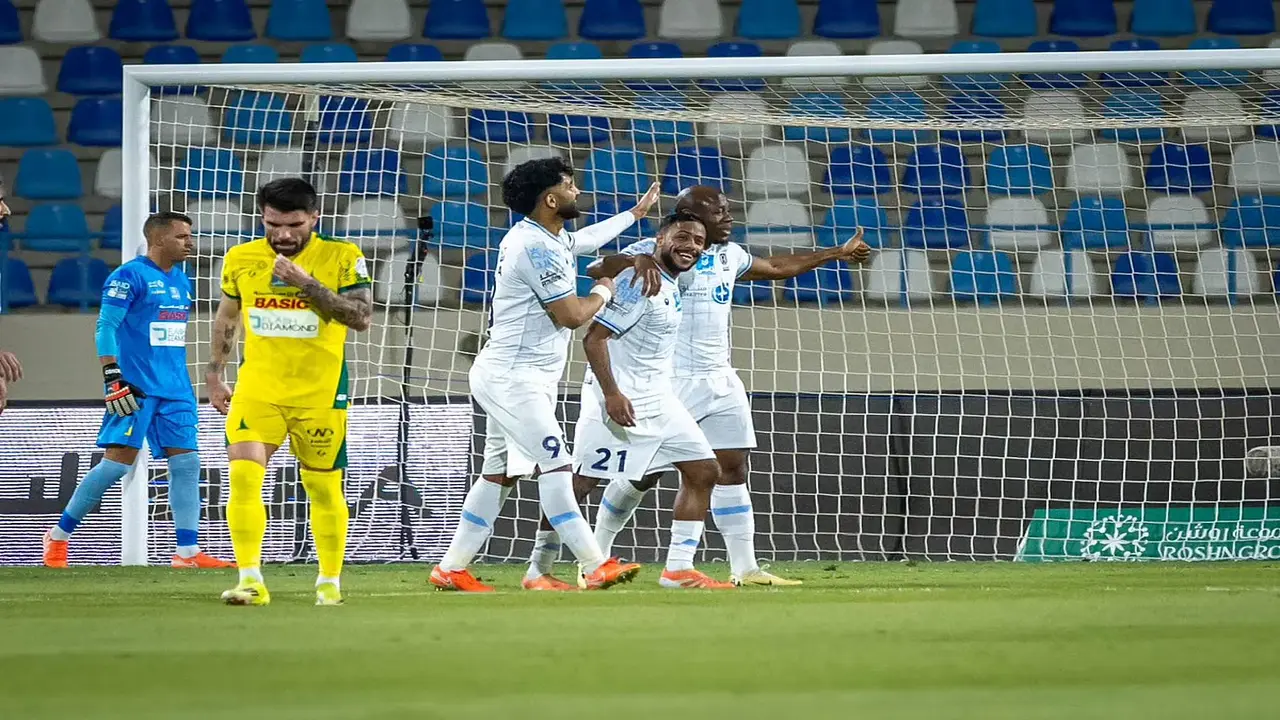 الأخدود يحقق انتصاره بثلاثية على الخليج في دوري روشن